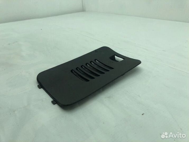 Накладка в салоне задняя правая Hyundai Starex A1