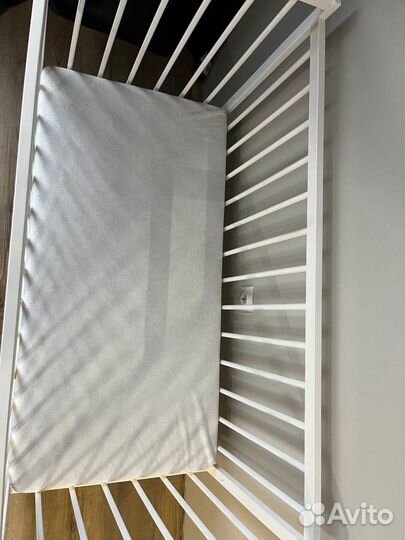 Детская кроватка с продольным маятником