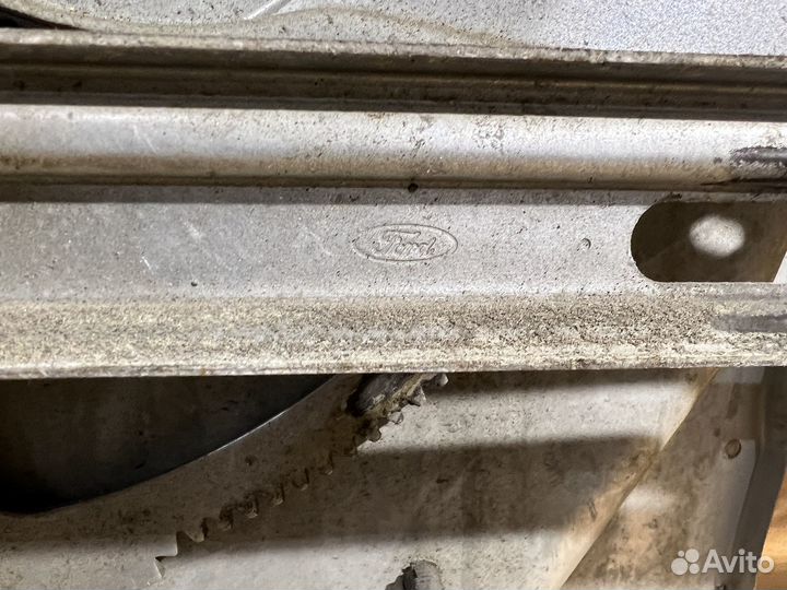 Стеклоподъемник передний правый на Ford Focus 2