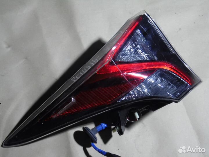 Фонарь задний левый Тойота Приус 50