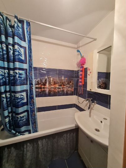 3-к. квартира, 59 м², 1/4 эт.