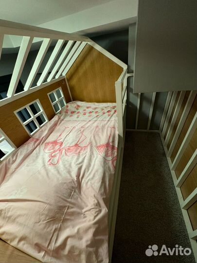 Двухярусная кровать
