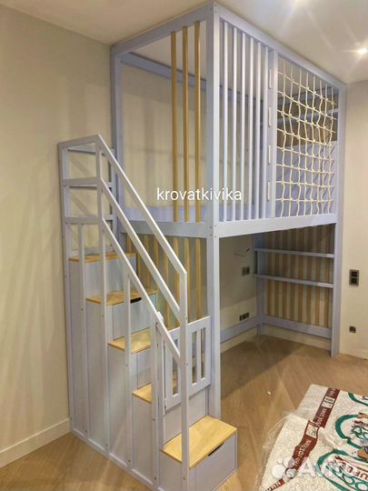 Детская кровать чердак домик с лестницей комодом