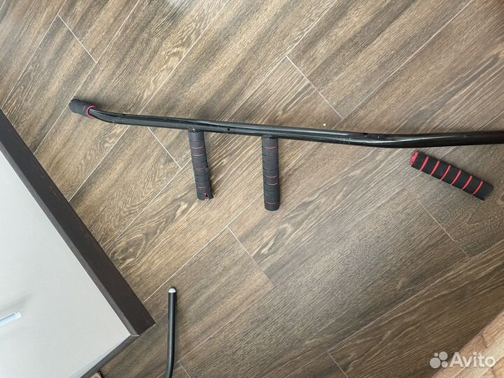 Турник настенный