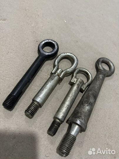 Буксировочные крюки от разных авто