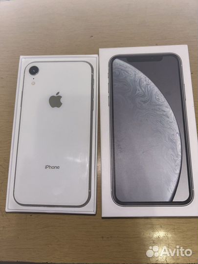 Телефон iPhone хр на 64 гб