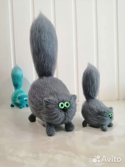 Толстые пушистые коты,вязаная игрушка