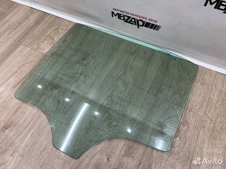 Стекло заднее левое Mercedes W205