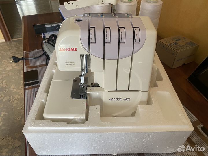 Оверлок Janome 4852