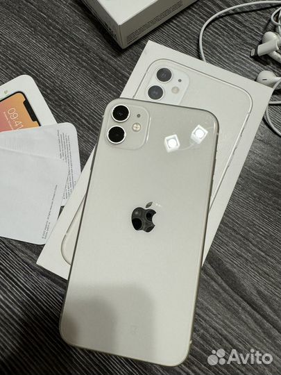 iPhone 11, 64 ГБ