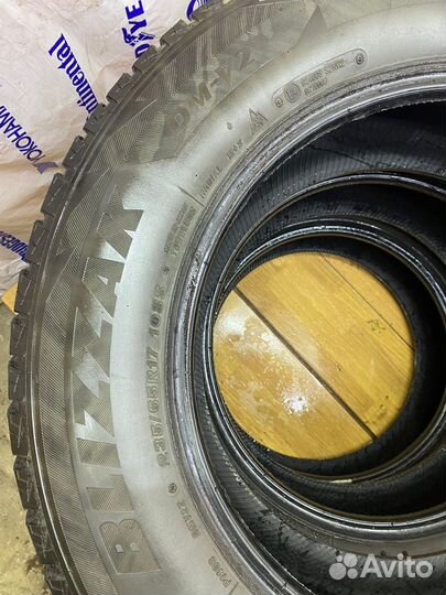Bridgestone Blizzak DM-V2 235/65 R17