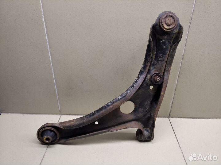 Рычаг передний правый V5 2013
