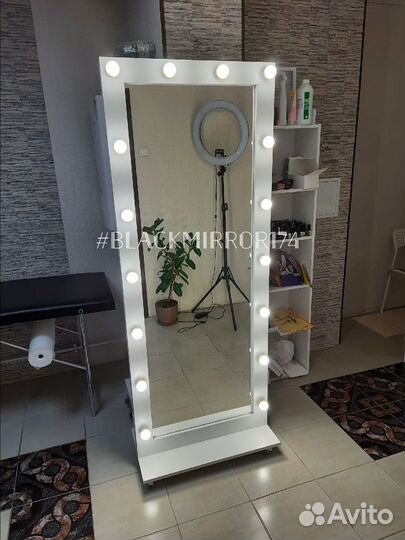 Зеркало во весь рост с лампами белое