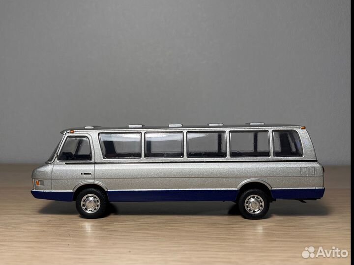 Модель автобус ЗИЛ 118к Юность 1:43