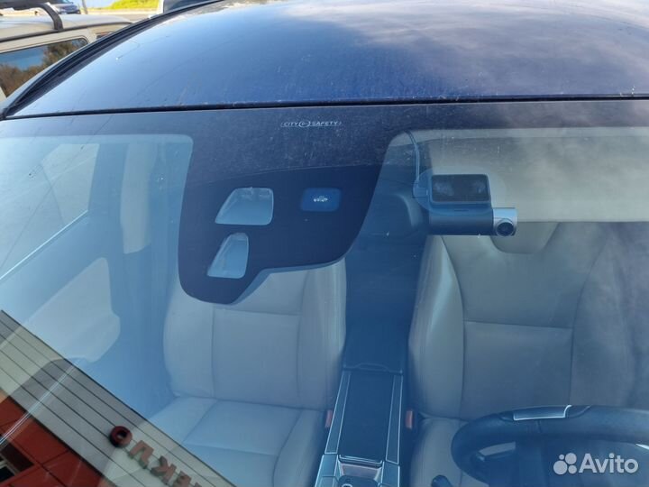 Оригинальное лобовое стекло Volvo XC60 2011