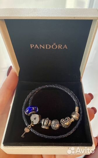 Кожаный браслет Pandora с шармами