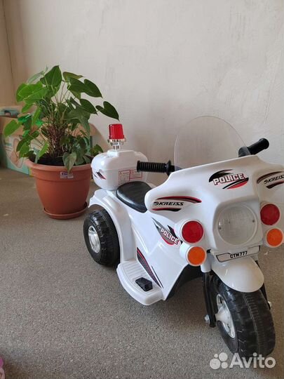 Трехколесный скутер электрический