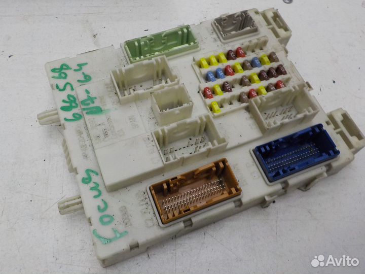 Блок предохранителей (салон) Ford Focus III 2011
