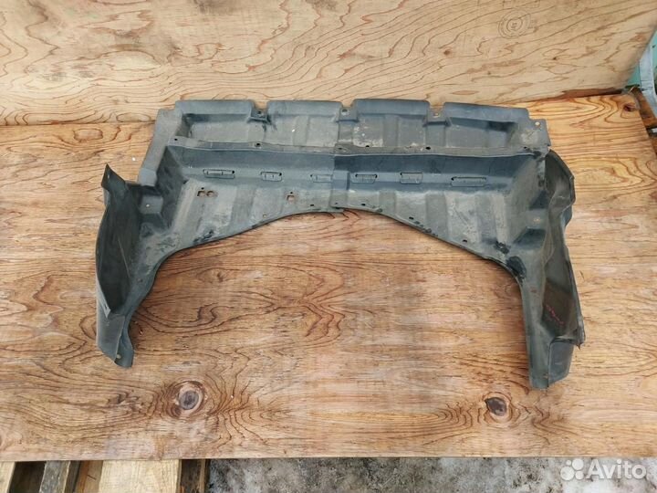 Пыльник двигателя Toyota Prius 2 NHW20