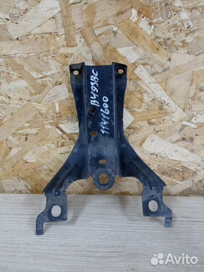 Кронштейн замка капота Nissan Qashqai J10