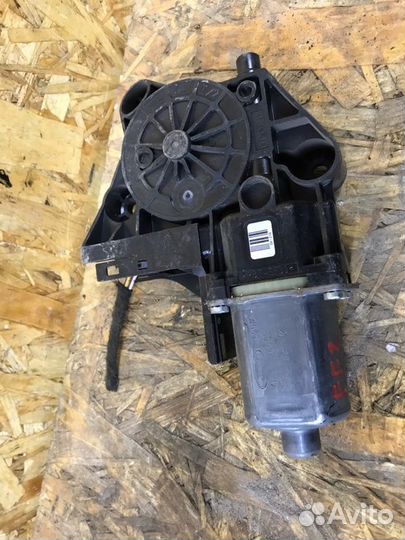 Мотор стеклоподъемника передний левый Ford Focus 2