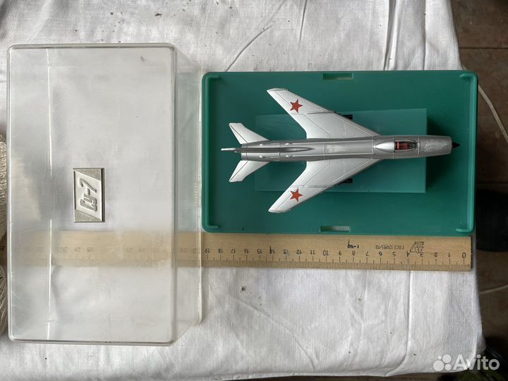 Модель самолета Су-7