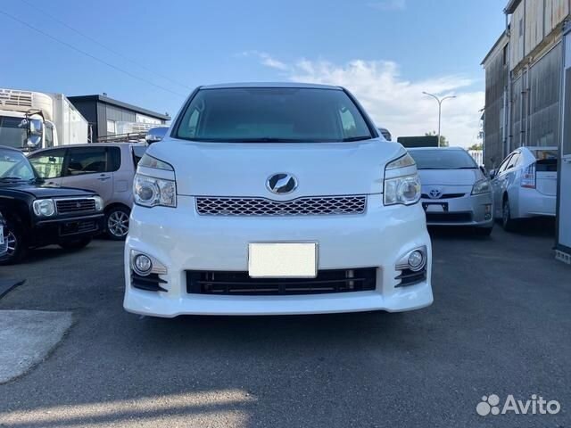 Toyota Voxy 2.0 CVT, 2010, 109 356 км