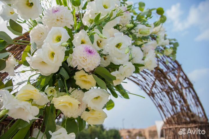 Полукруглая свадебная арка в стиле рустик