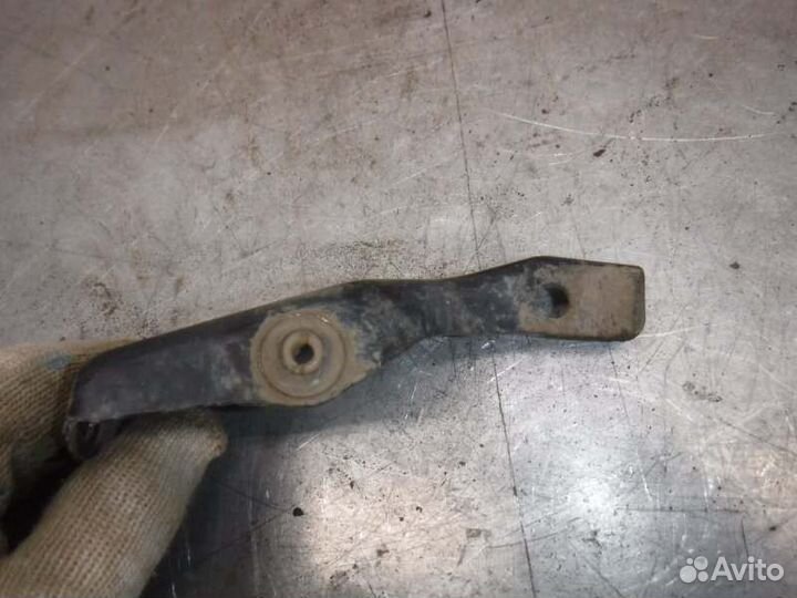 Кронштейн передний правый Toyota Lc Prado 120 1GR