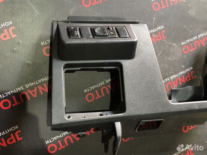 Накладка над коленом Ниссан Тиида