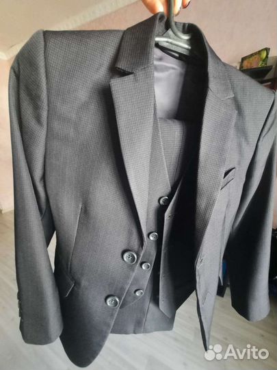 Продам комплект школьный для мальчика