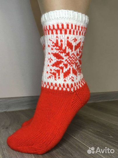 Вязанные носки новогодние. Подарок