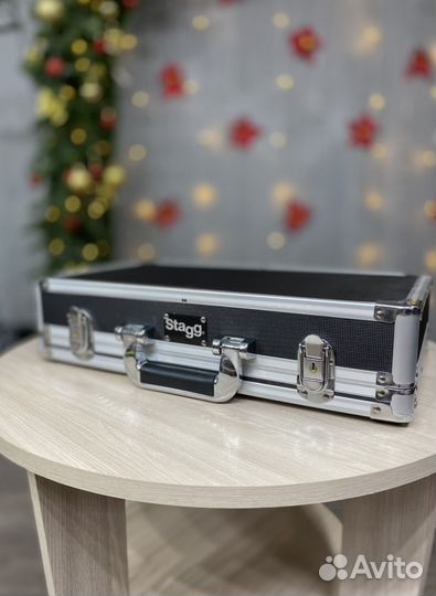 Кейс для гитарных эффектов stagg