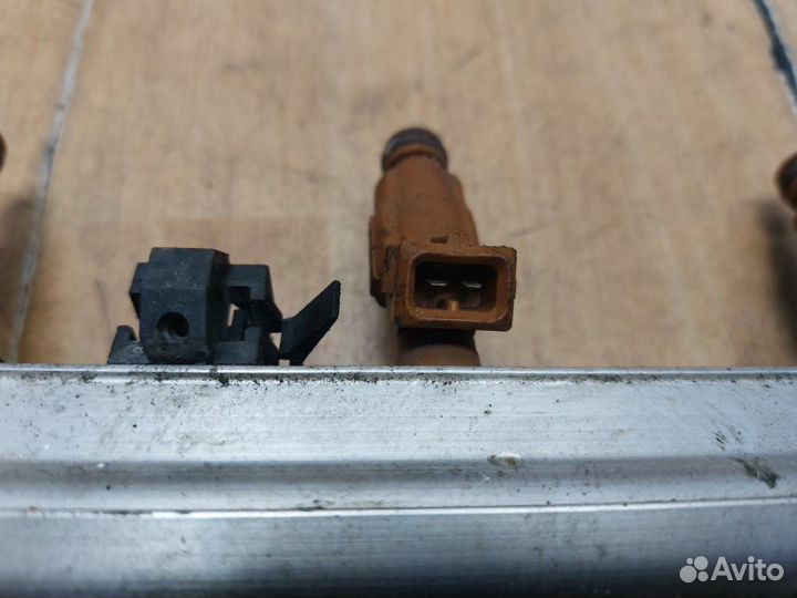 Топливная рампа Volvo V70 B5204T5 2004