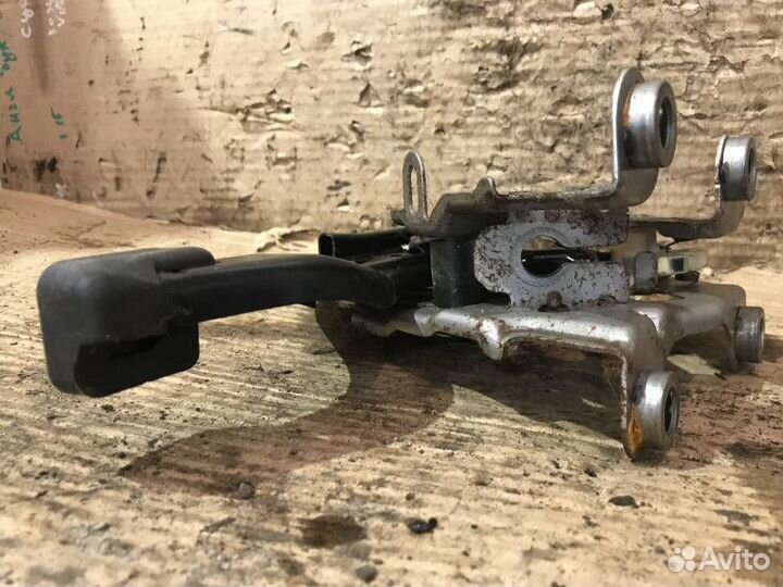 Рычаг стояночного тормоза Toyota Alphard