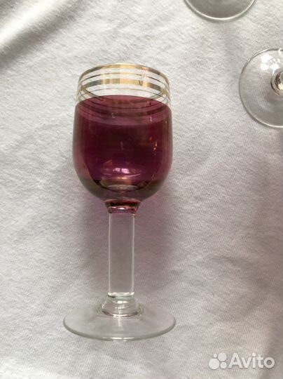 Рюмка из марганцевого стекла