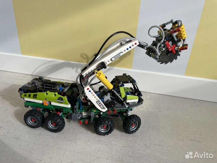 Lego technic 42080, лесозаготовит. машина