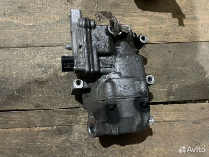 Компрессор кондиционера Toyota Prius Alpha