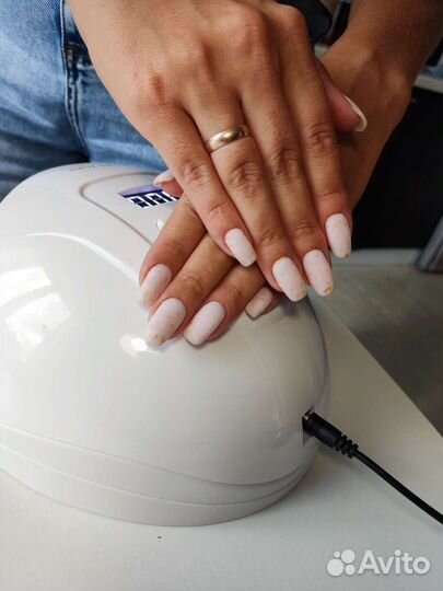 Модель на маникюр