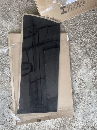 Окно боковое заднее правое Toyota Hiace H200