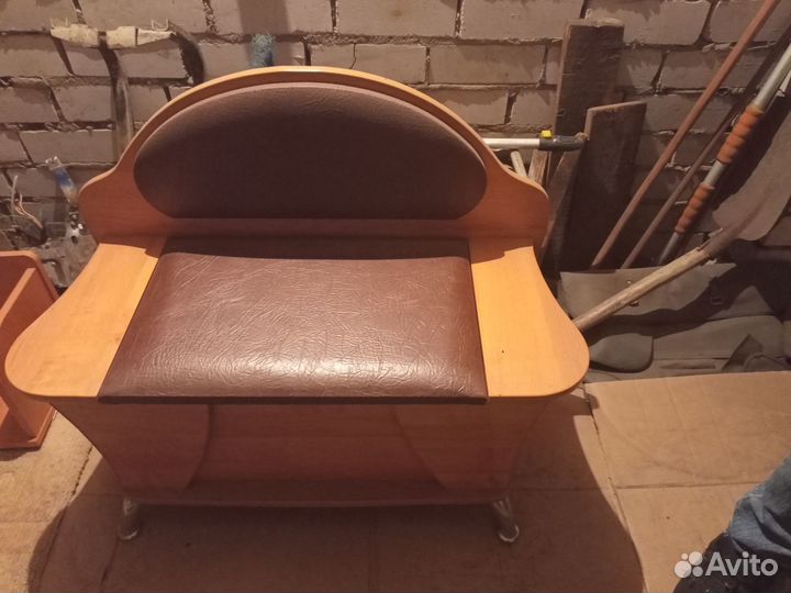 Вешалка + диван в прихожую