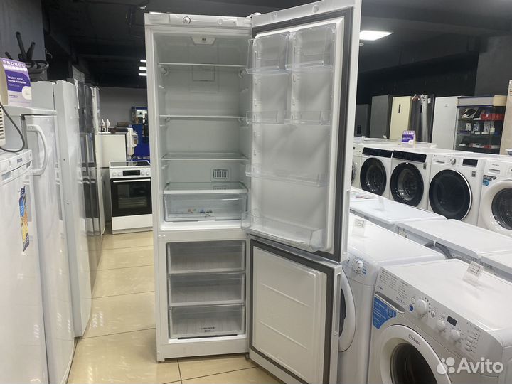 Холодильник Hotpoint HF 4200 W