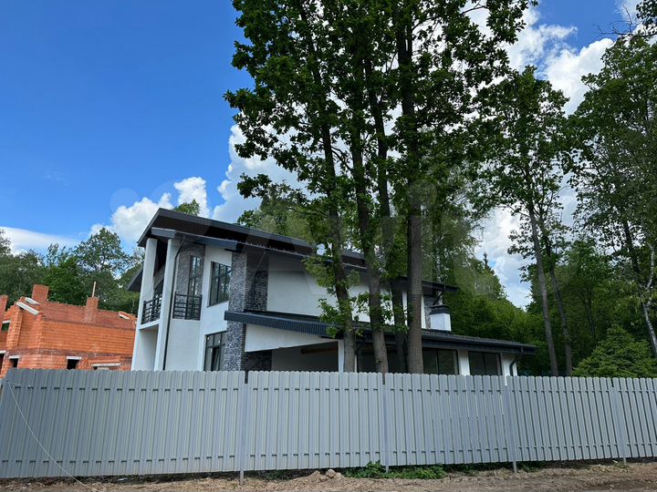 Коттедж 290 м² на участке 13,4 сот.