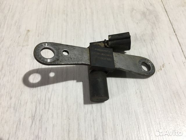 Датчик положения коленвала LADA largus 1.6 мт к4м