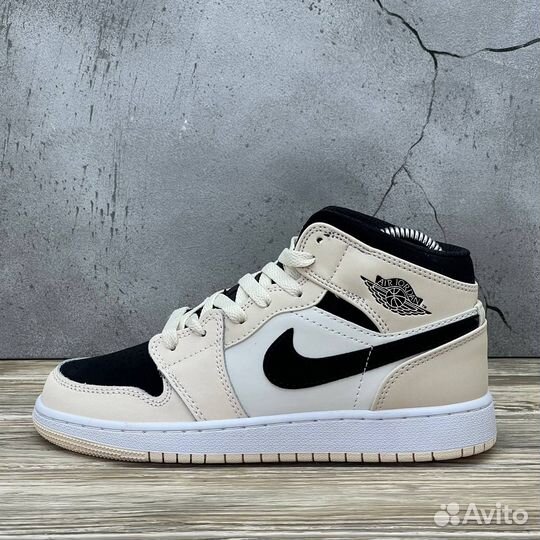 Кроссовки Nike Air Jordan 1 Mid “Barely Orange”