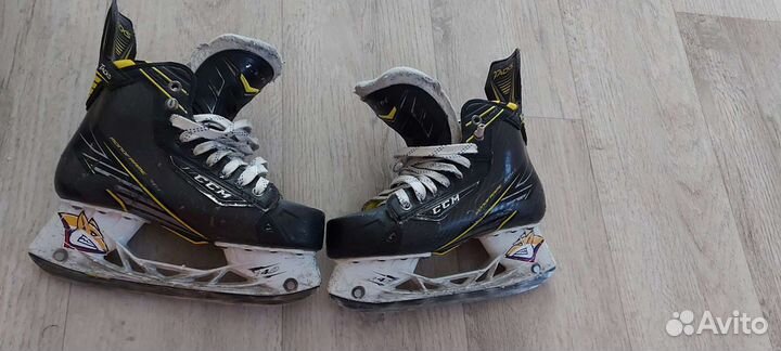 Профессиональные коньки CCM super Tacks размер 5ее