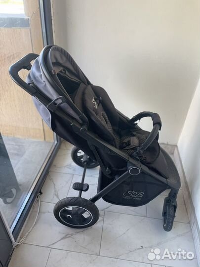 Прогулочная коляска с надувными колесами