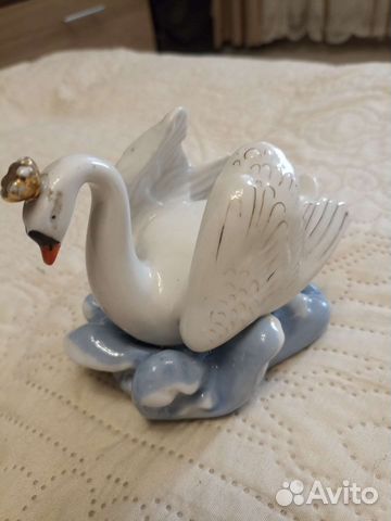 Фарфоровая статуэтка лебедь