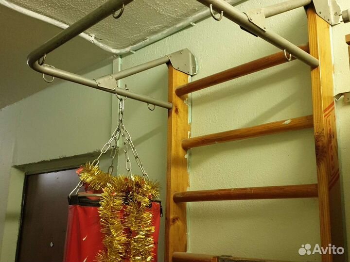 Спортивная шведская стенка с грушей