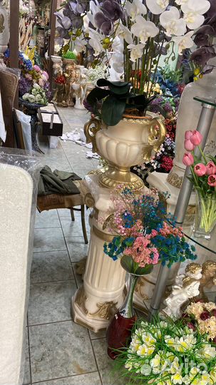 Шикарный комплект ваза на постаменте